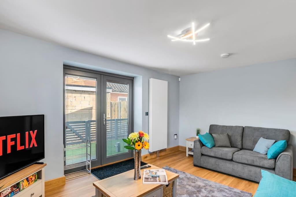 Isabel'S Wing! A Stunning 2 Bedroom Property NWI Extérieur photo