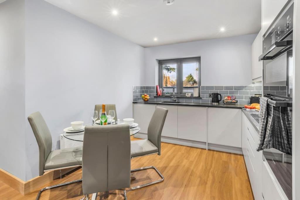 Isabel'S Wing! A Stunning 2 Bedroom Property NWI Extérieur photo