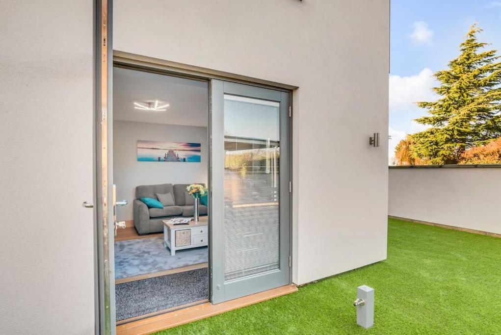 Isabel'S Wing! A Stunning 2 Bedroom Property NWI Extérieur photo